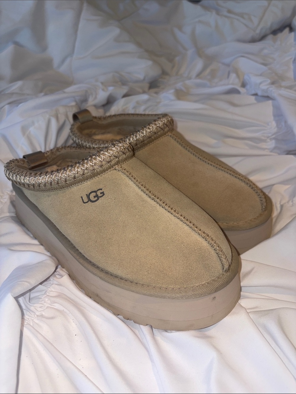 UGG mustard seed tazz size 8